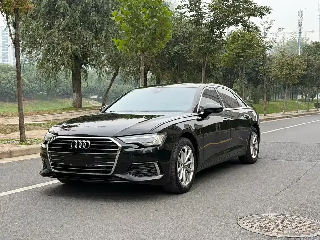 Audi A6L — фото 1