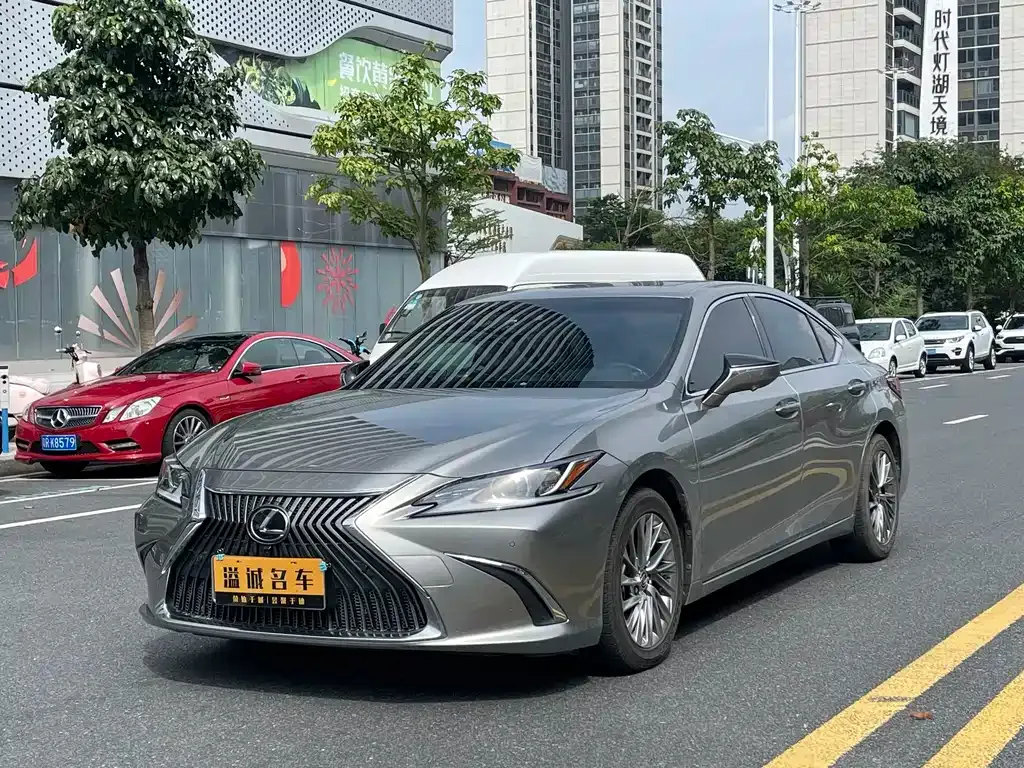 Lexus ES — фото 1