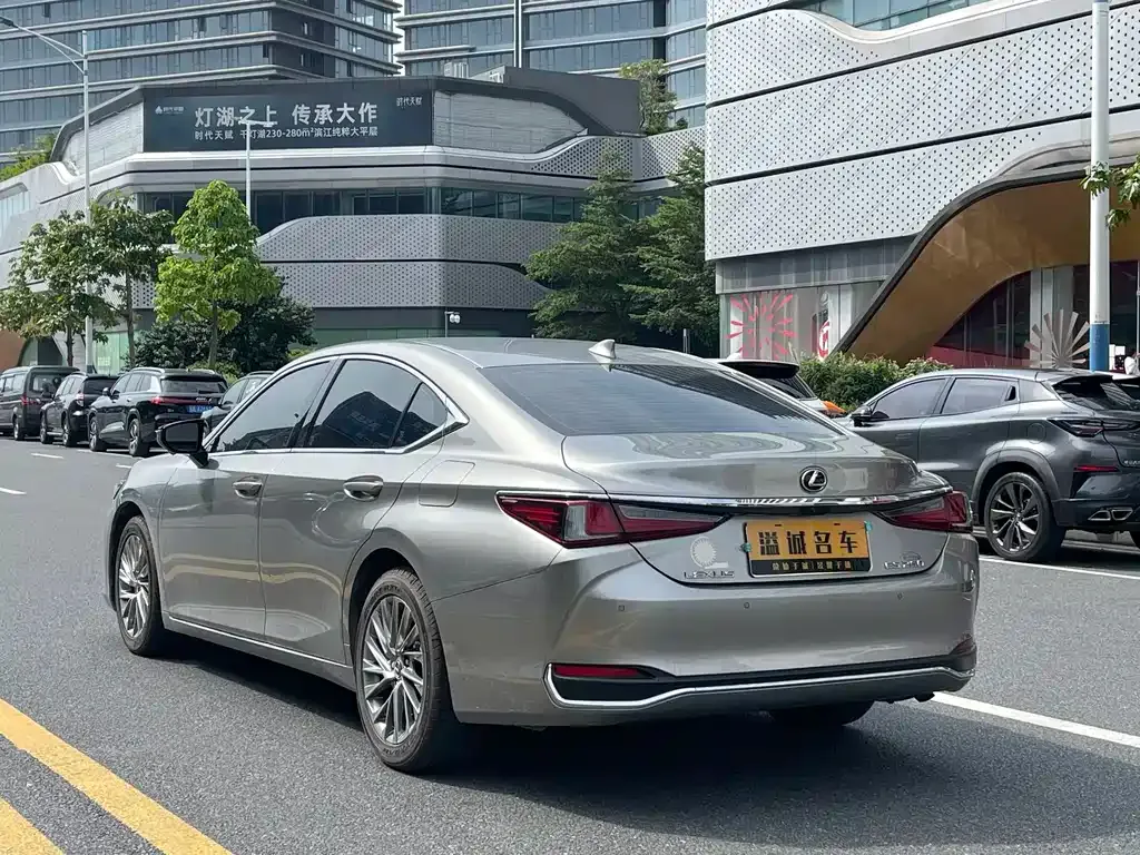 Lexus ES — фото 5