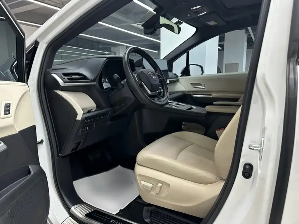 Toyota Granvia — фото 5