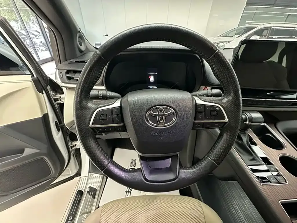 Toyota Granvia — фото 7