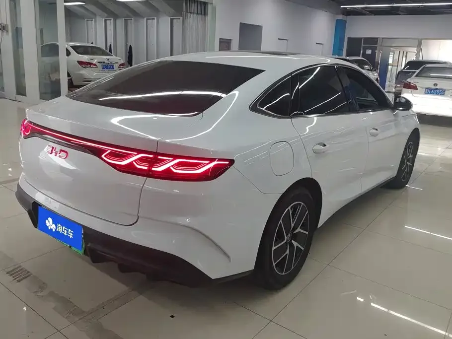 BYD Qin L — фото 9