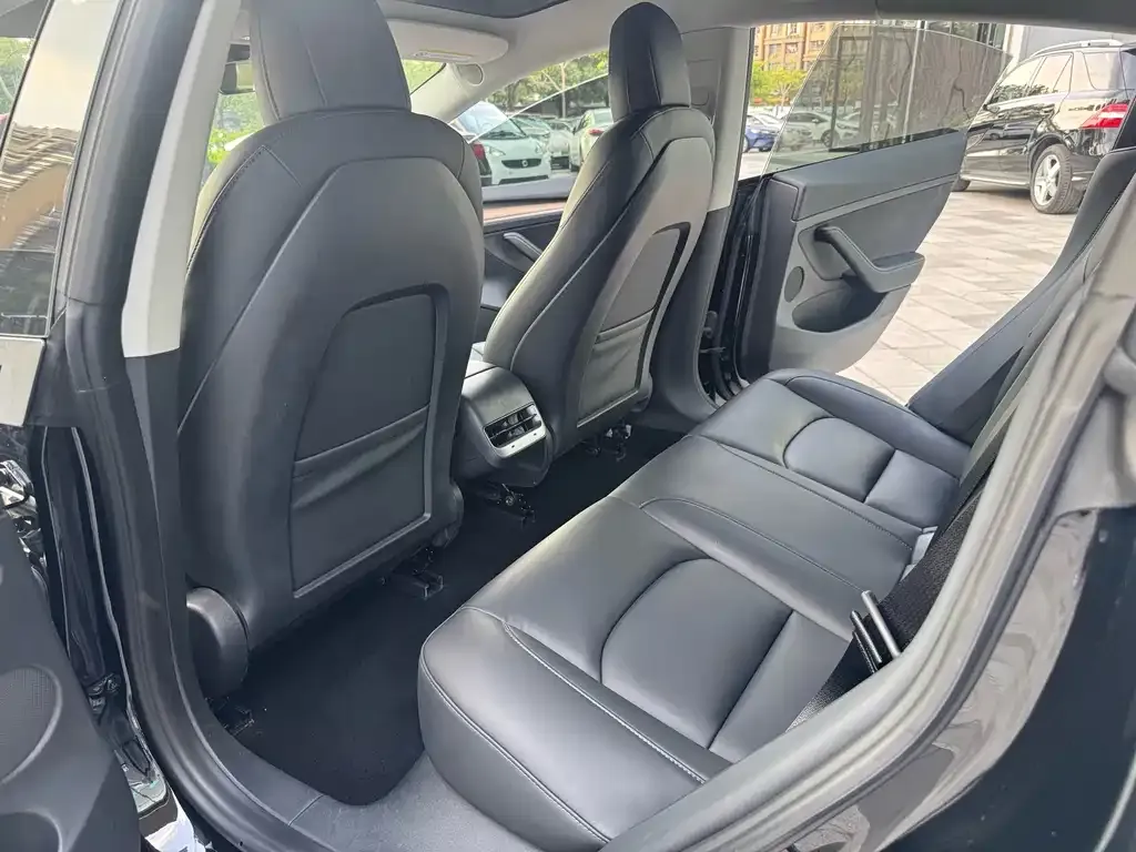 Tesla Model 3 — фото 4