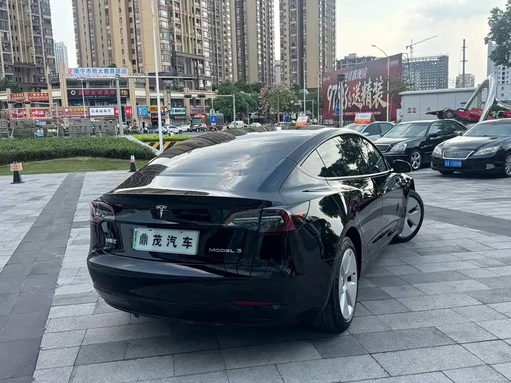 Tesla Model 3 — фото 5