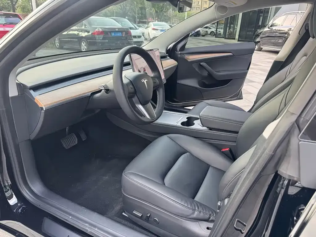 Tesla Model 3 — фото 6