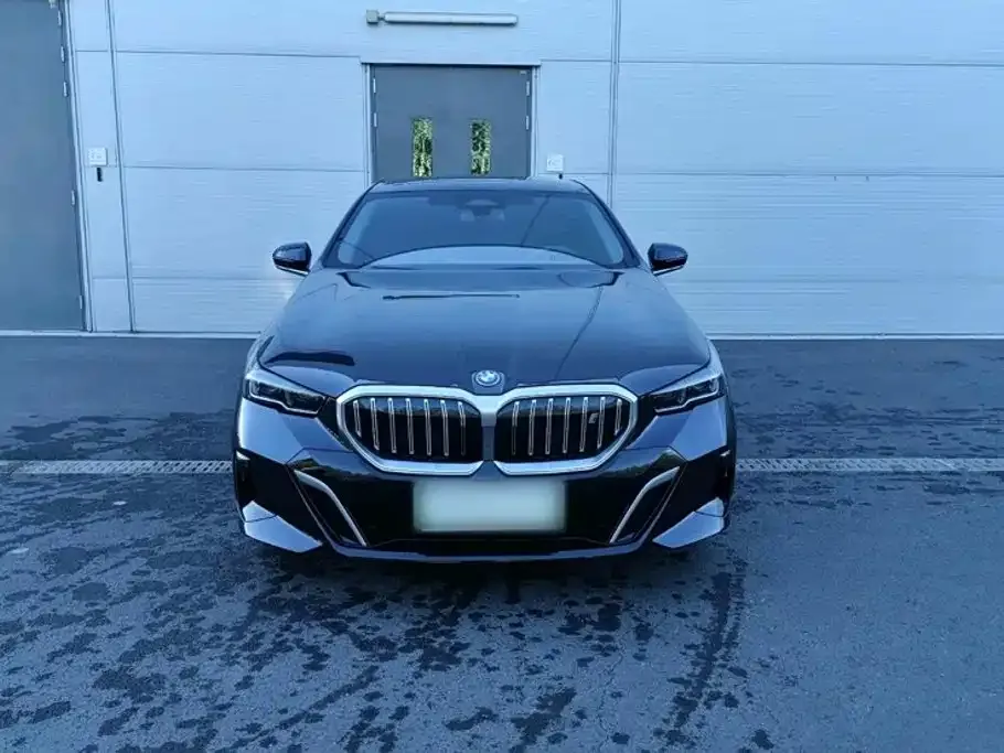 BMW i5 — фото 5