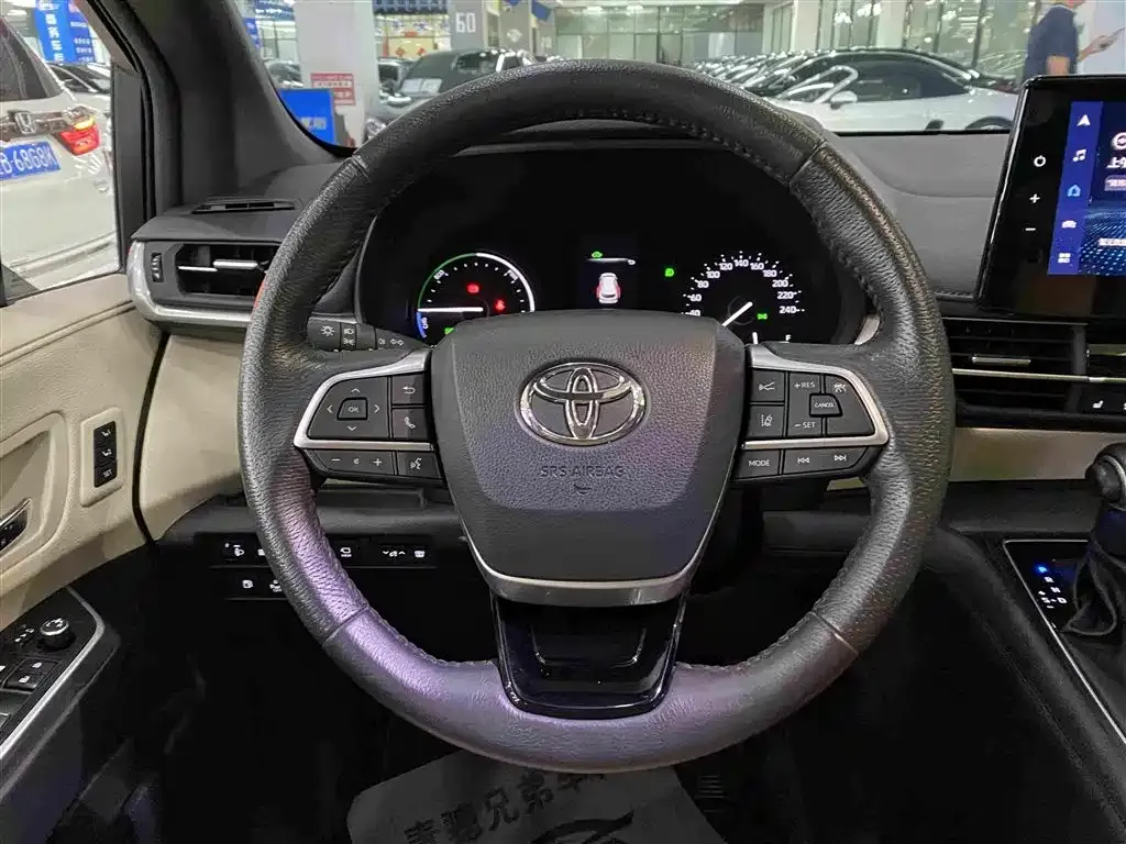 Toyota Granvia — фото 9