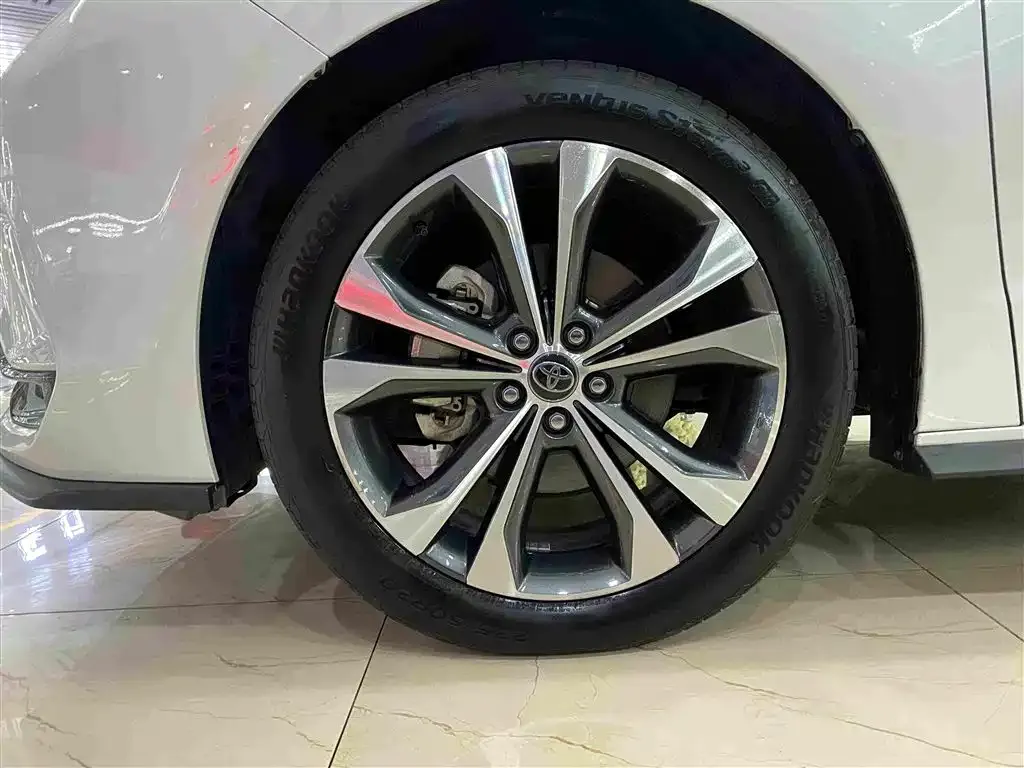 Toyota Granvia — фото 8