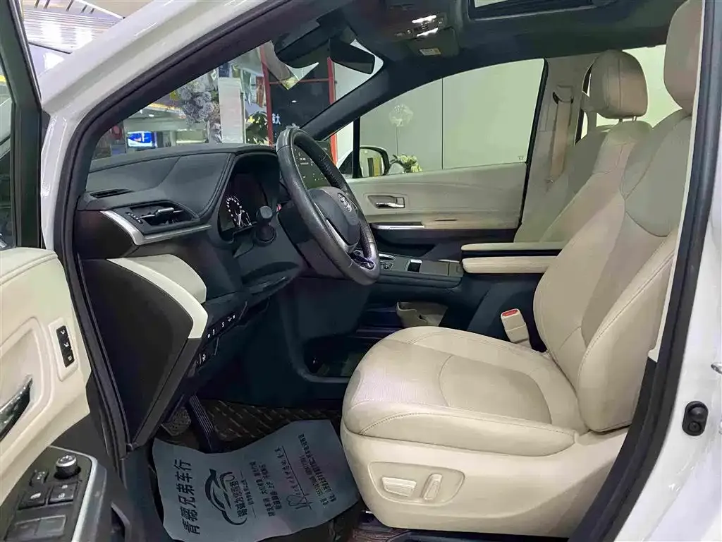Toyota Granvia — фото 4