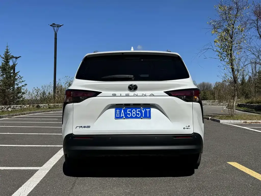 Toyota Sienna — фото 6