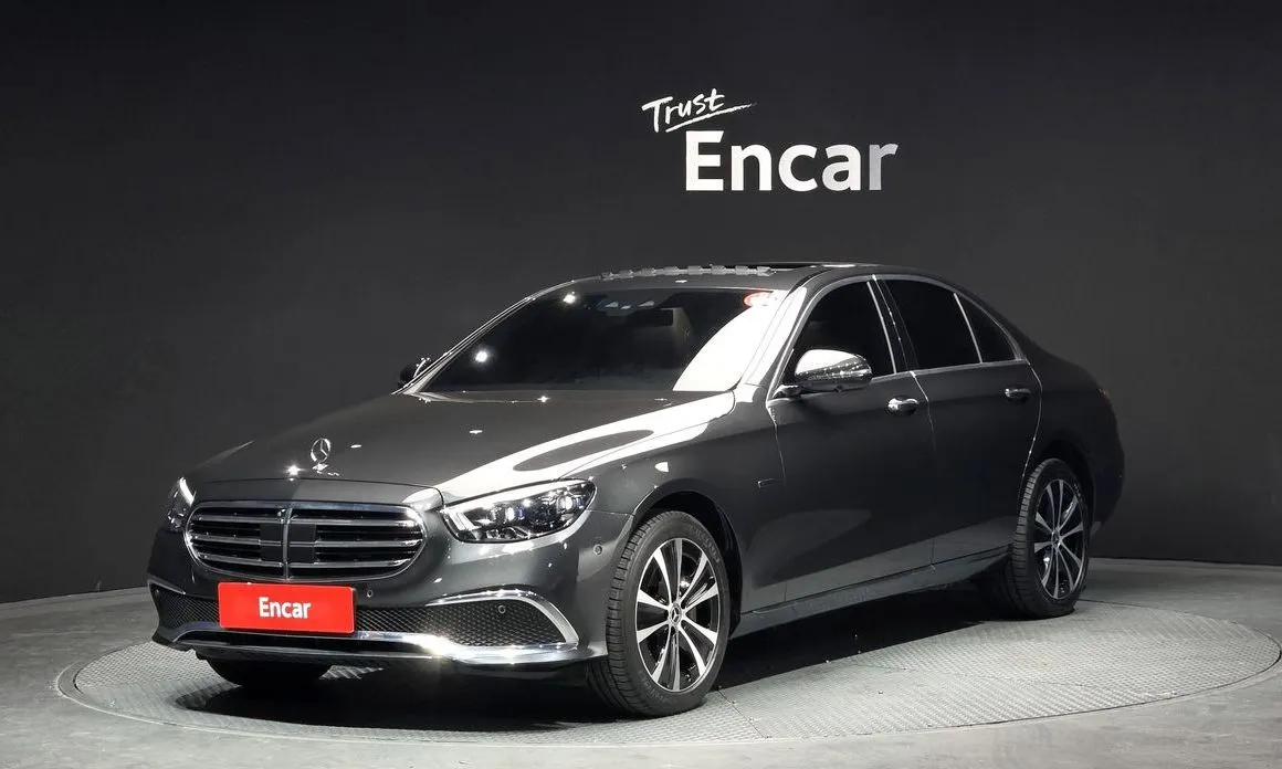 Mercedes-Benz E-Class — фото 1