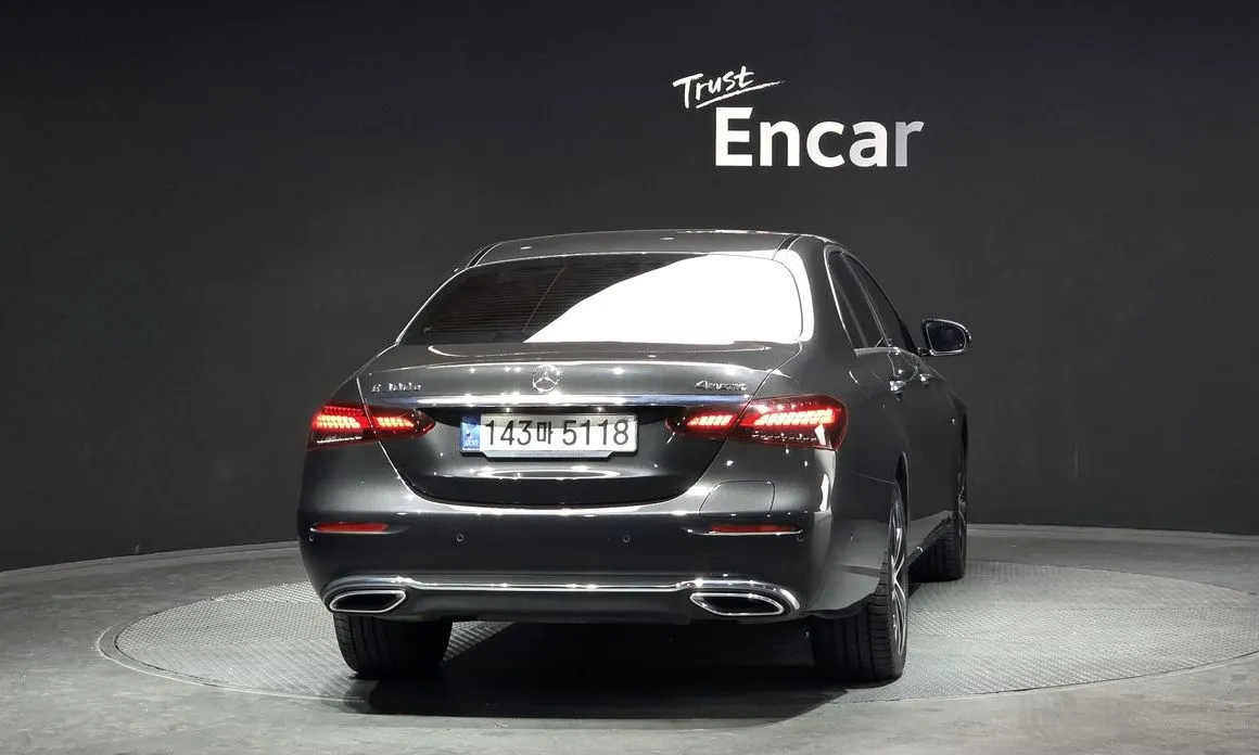 Mercedes-Benz E-Class — фото 5