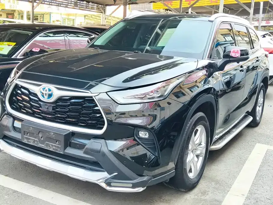 Toyota Highlander — фото 1