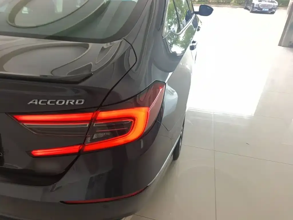 Honda Accord — фото 1