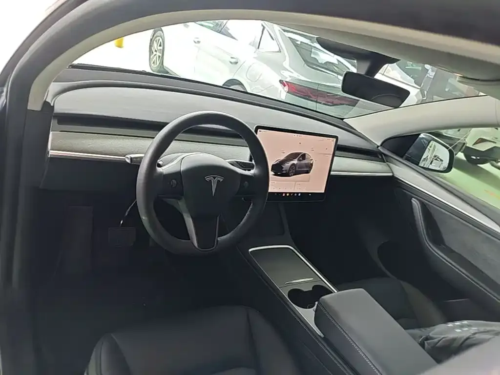 Tesla Model Y — фото 5