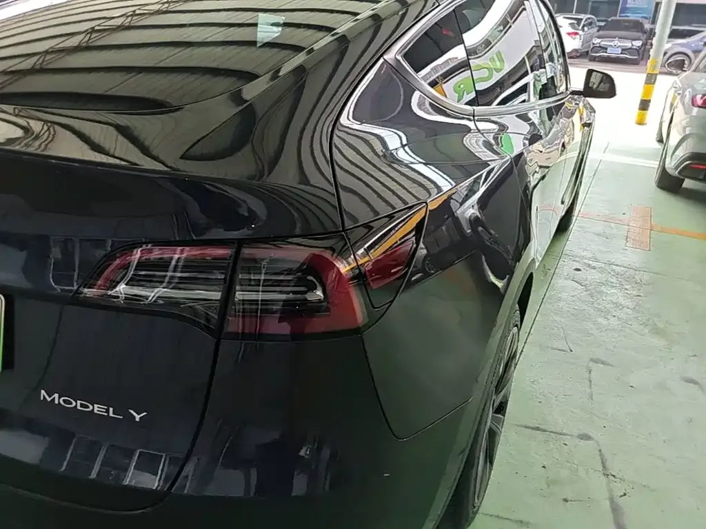 Tesla Model Y — фото 6