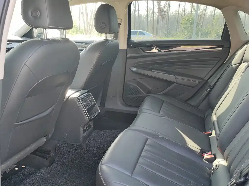 Volkswagen Passat — фото 10