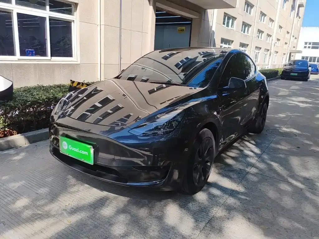 Tesla Model Y — фото 1