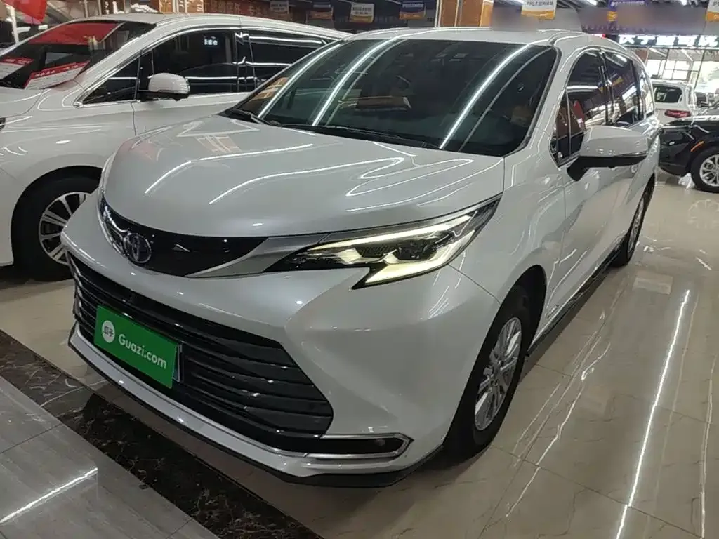 Toyota Sienna — фото 4