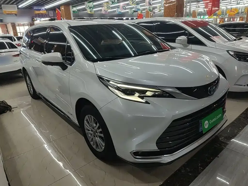 Toyota Sienna — фото 2
