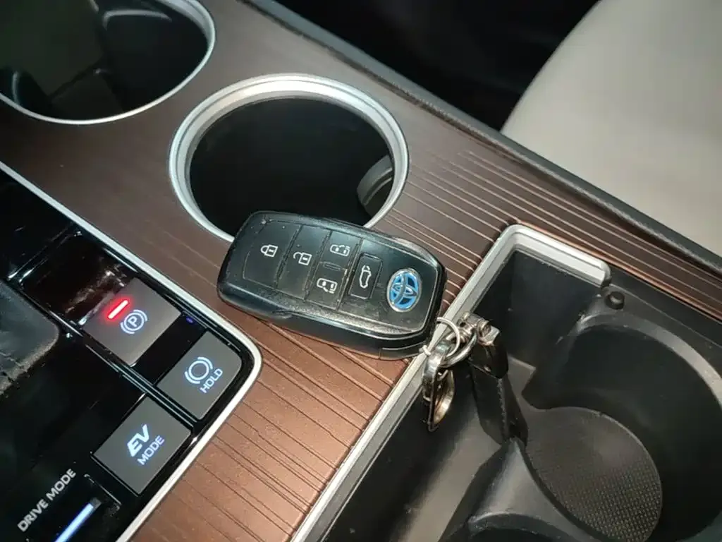 Toyota Sienna — фото 9