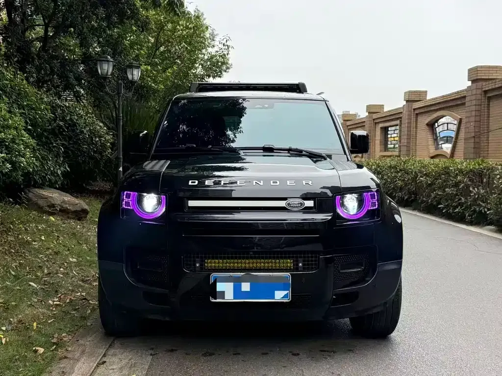 Land Rover Defender — фото 1