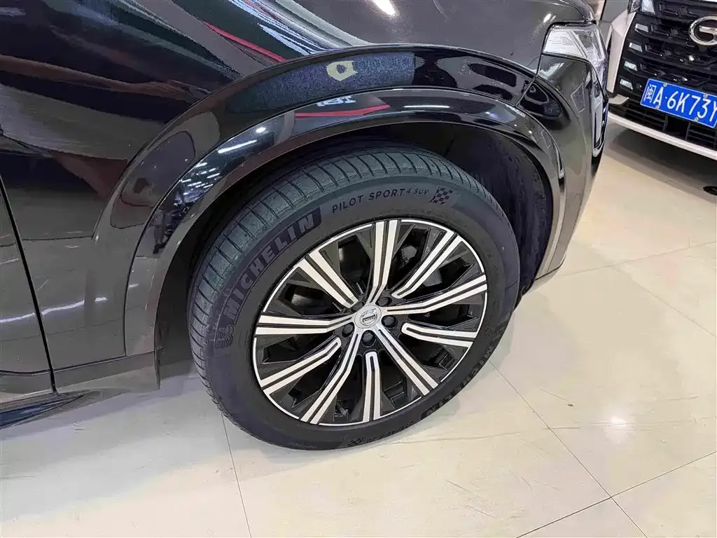 Volvo XC90 — фото 10