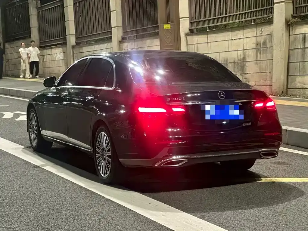 Mercedes-Benz E-Class — фото 4