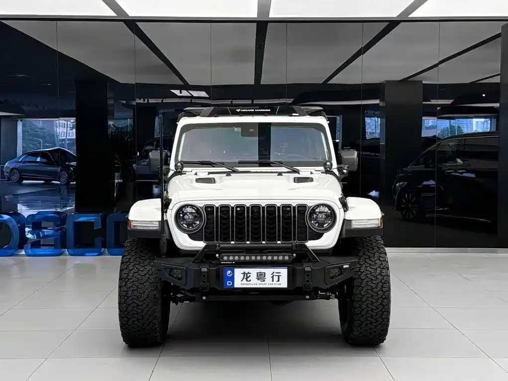 Jeep Wrangler — фото 1