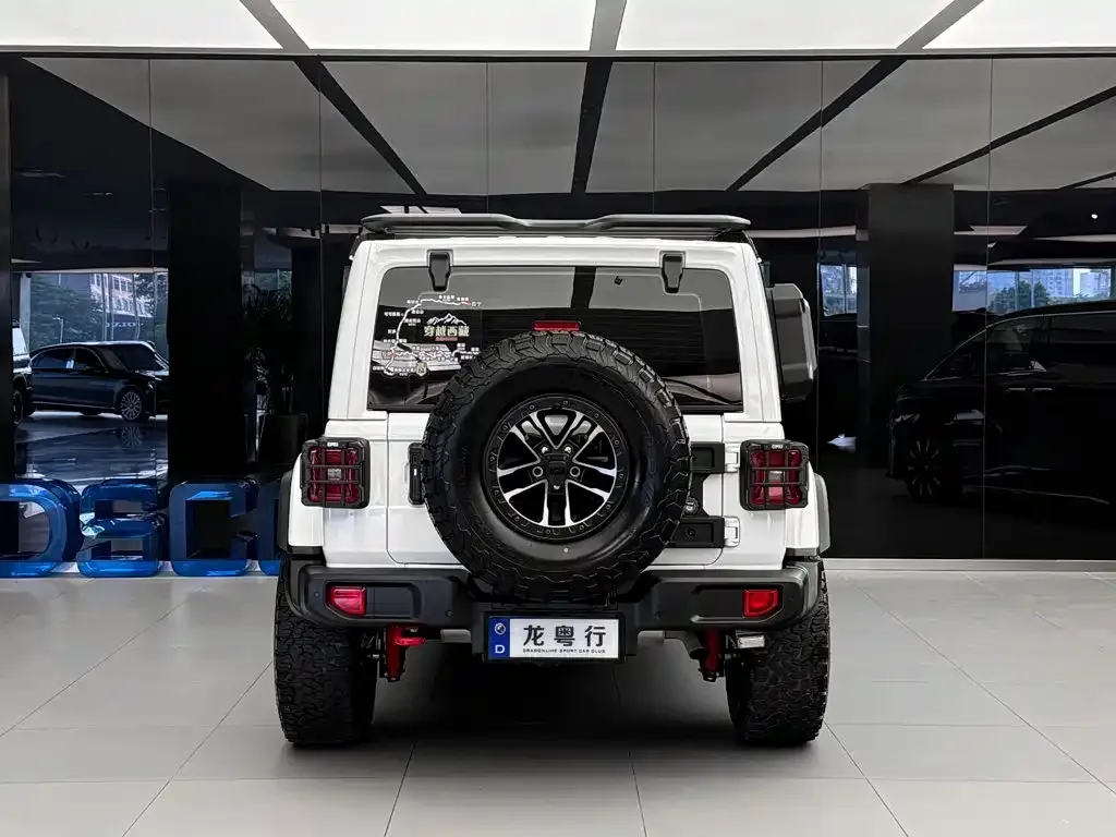 Jeep Wrangler — фото 7