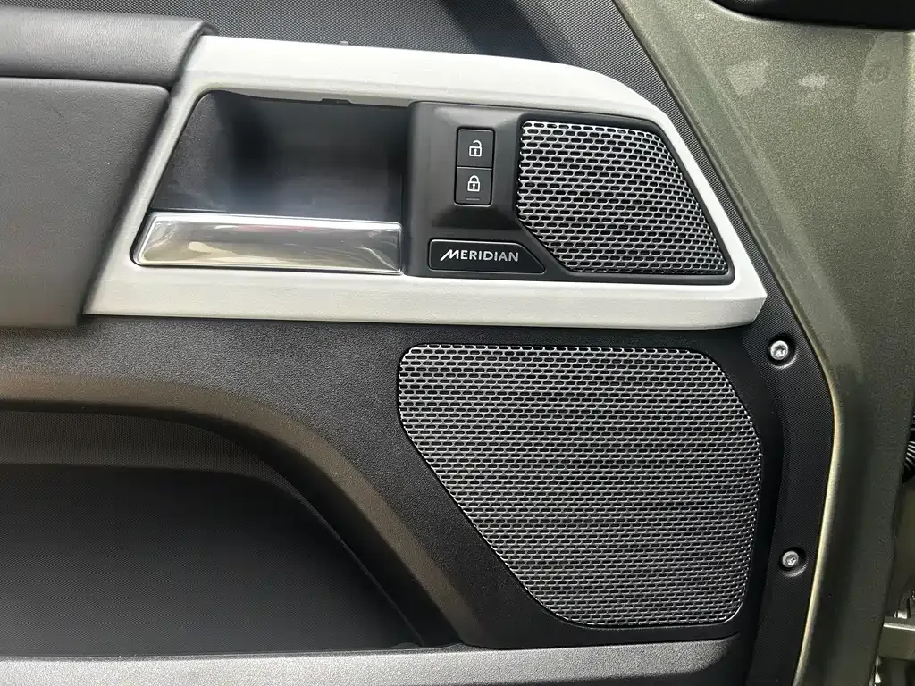 Land Rover Defender — фото 10