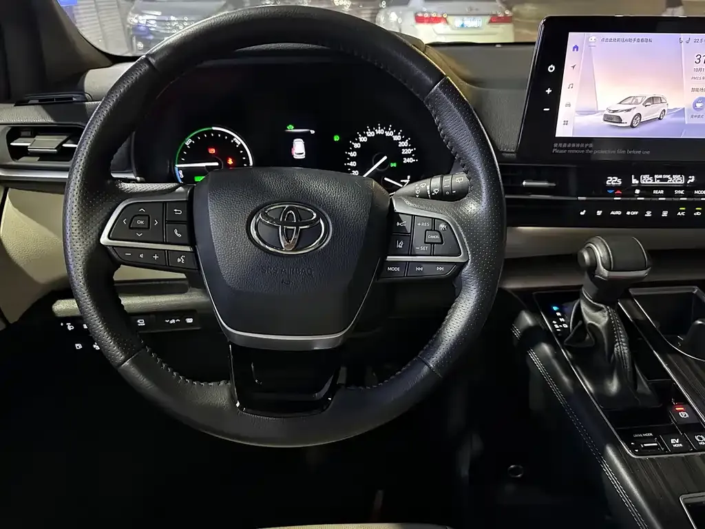 Toyota Sienna — фото 2