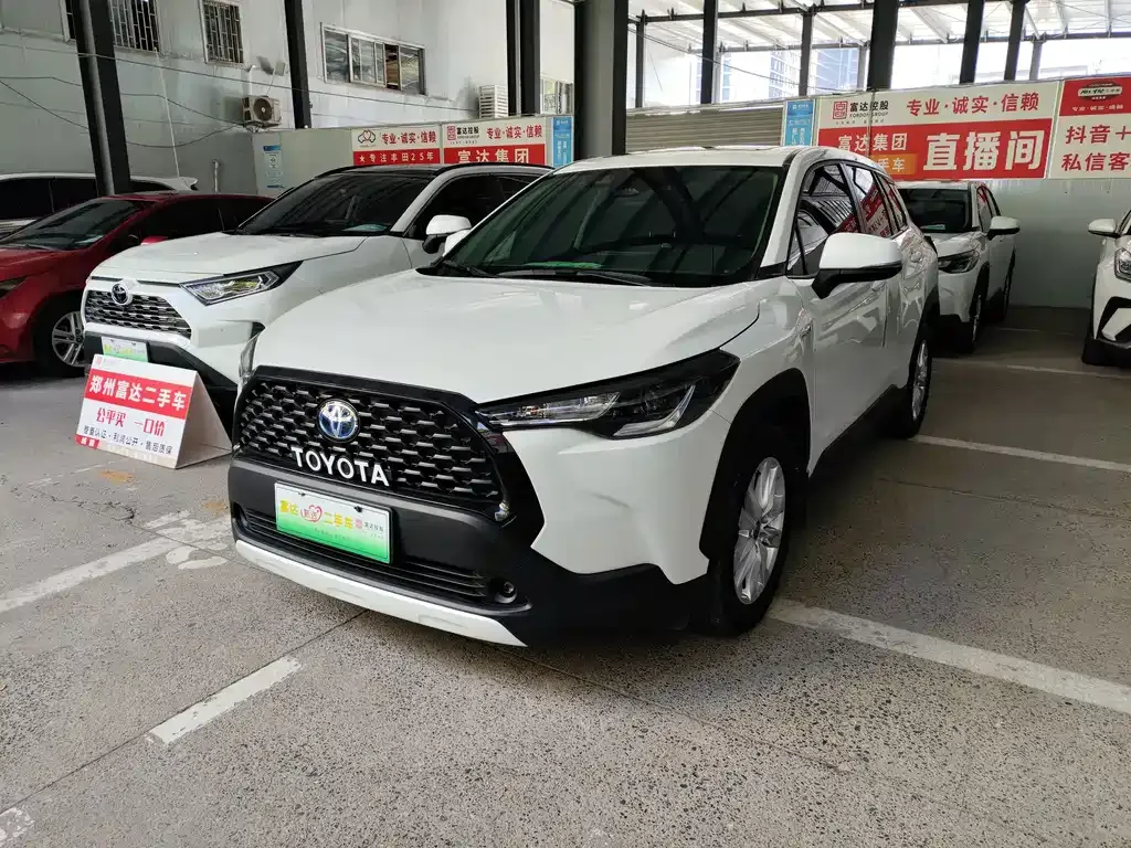 Toyota Corolla Cross — фото 1