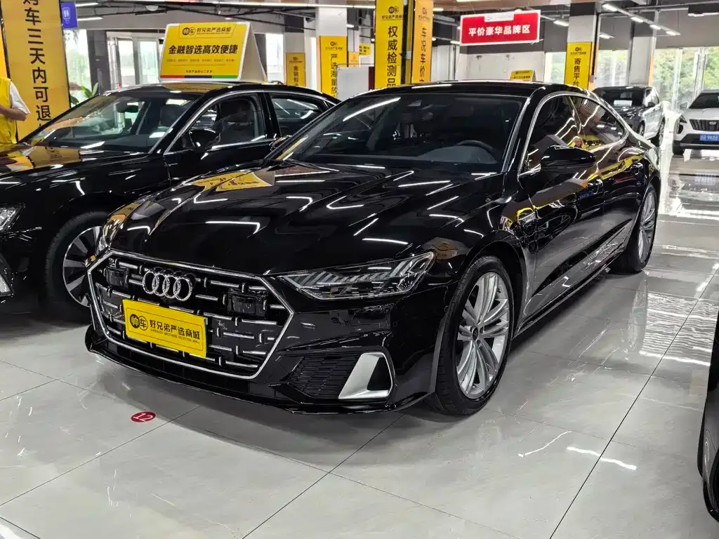 Audi A7L — фото 1