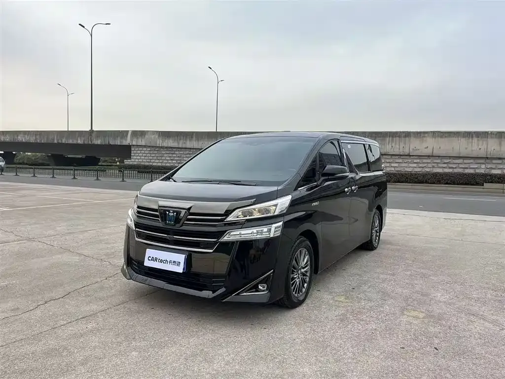 Toyota Vellfire — фото 1
