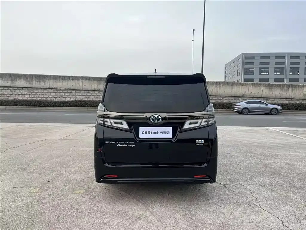 Toyota Vellfire — фото 3
