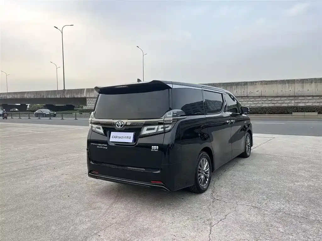 Toyota Vellfire — фото 5