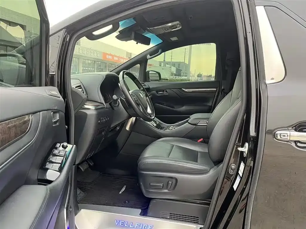 Toyota Vellfire — фото 4