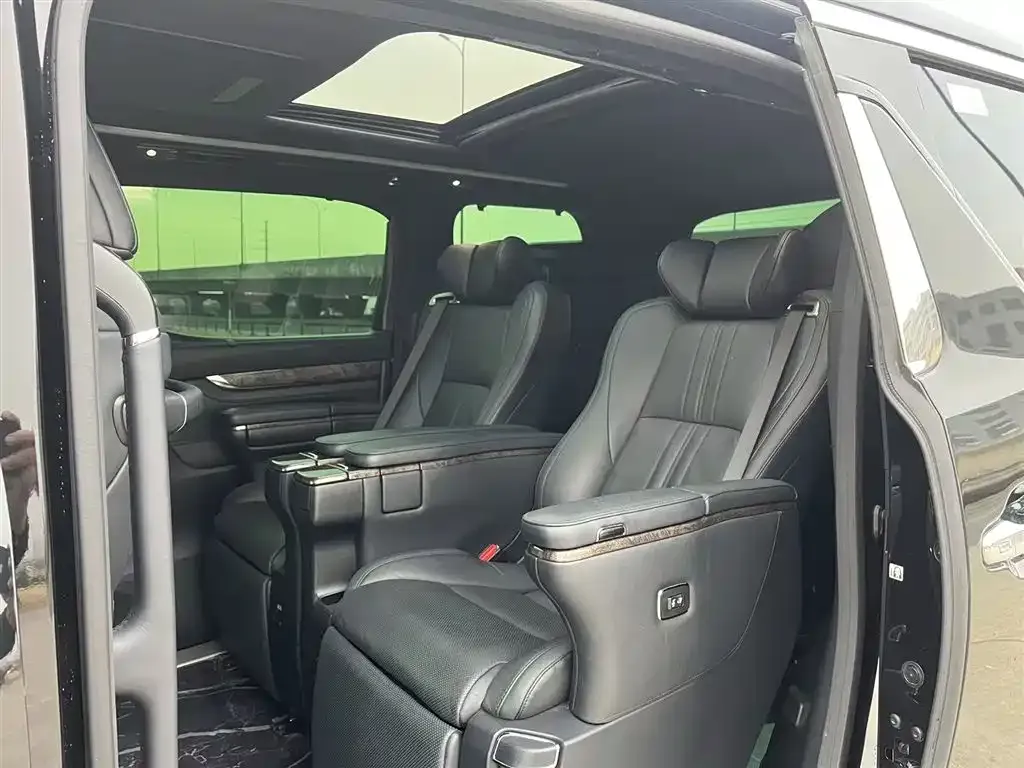 Toyota Vellfire — фото 6