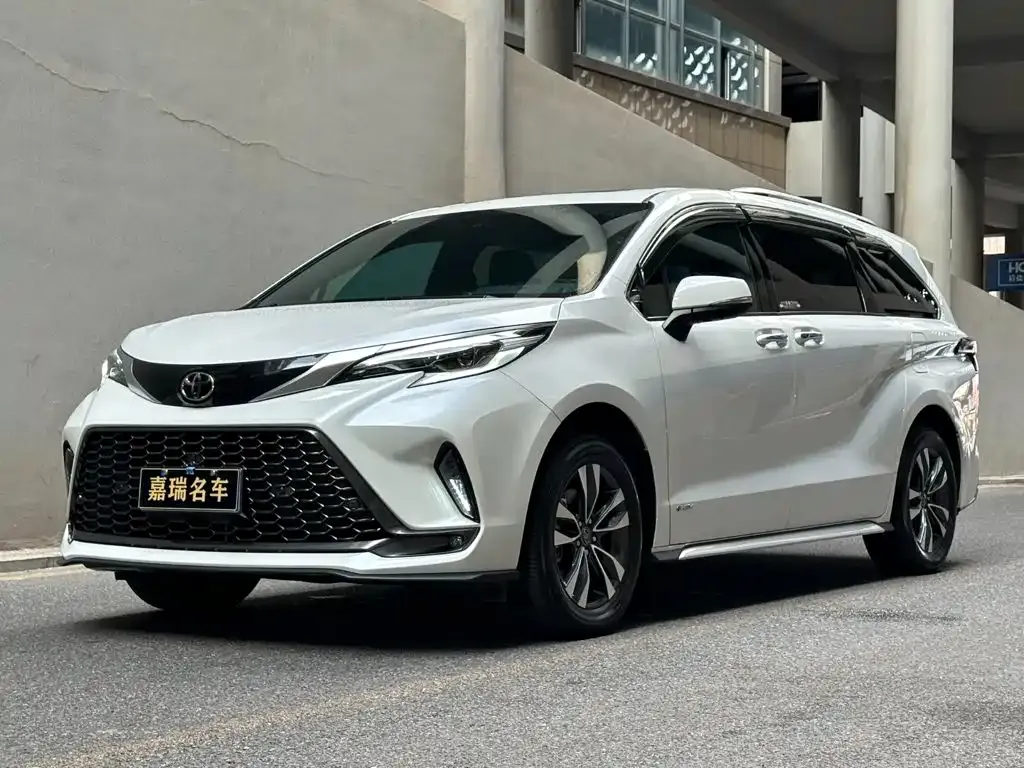 Toyota Granvia — фото 1