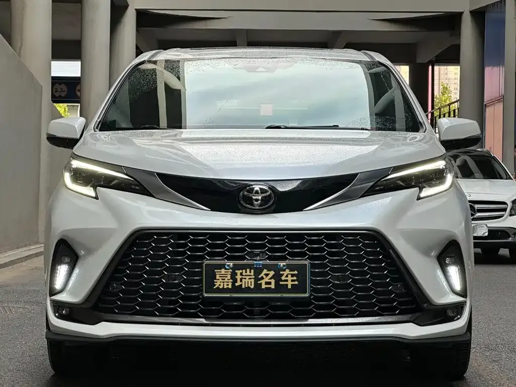 Toyota Granvia — фото 3