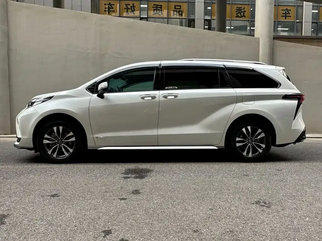 Toyota Granvia — фото 10