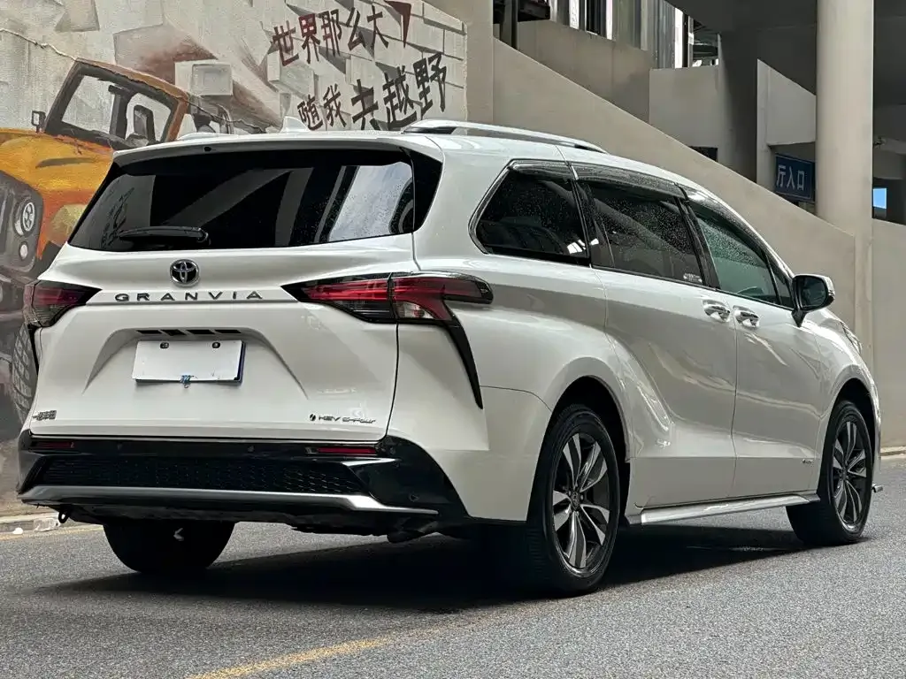 Toyota Granvia — фото 6