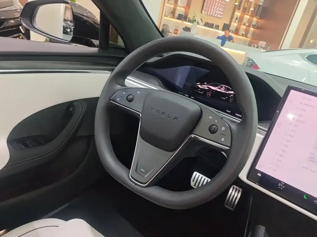 Tesla Model S — фото 2