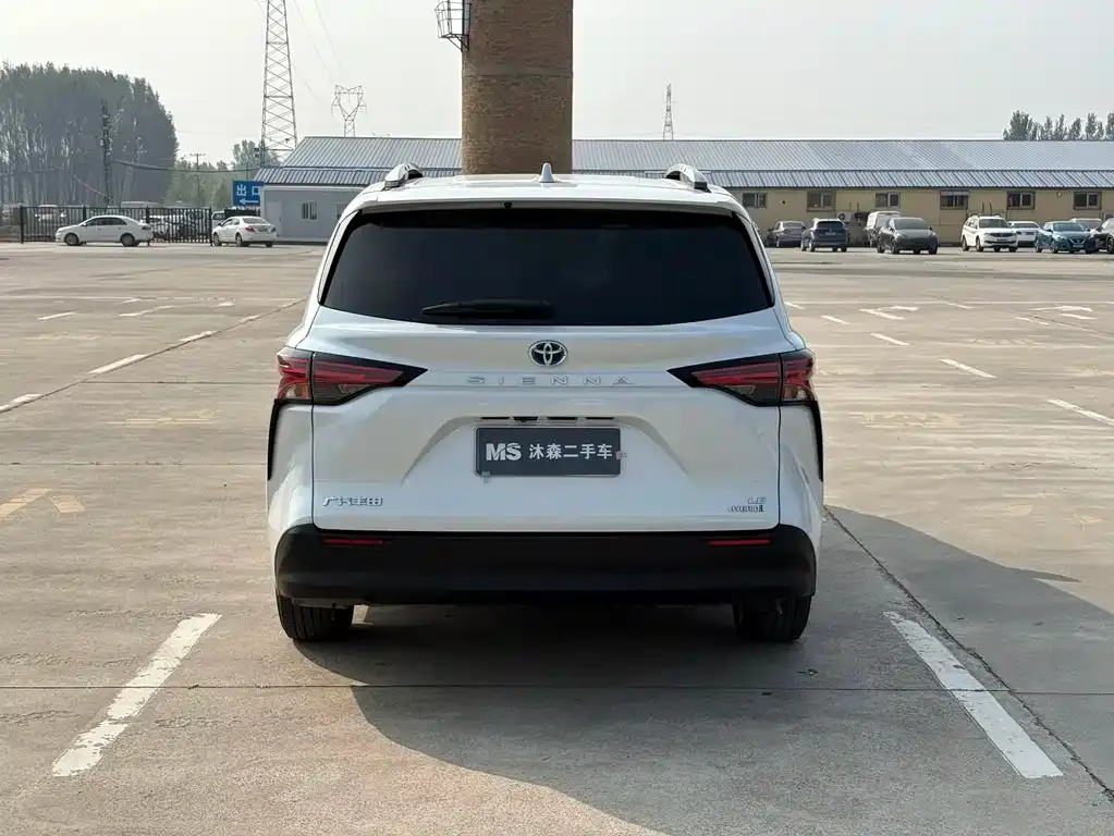 Toyota Sienna — фото 4
