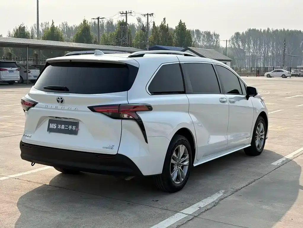 Toyota Sienna — фото 9