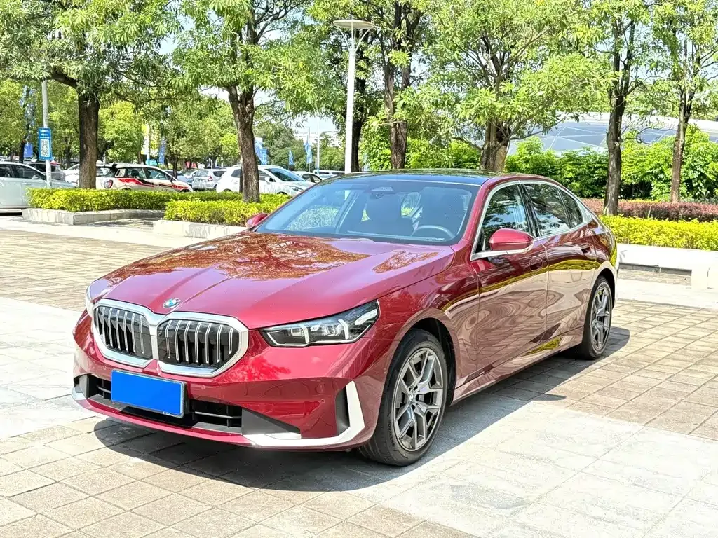 BMW 5 Series — фото 1