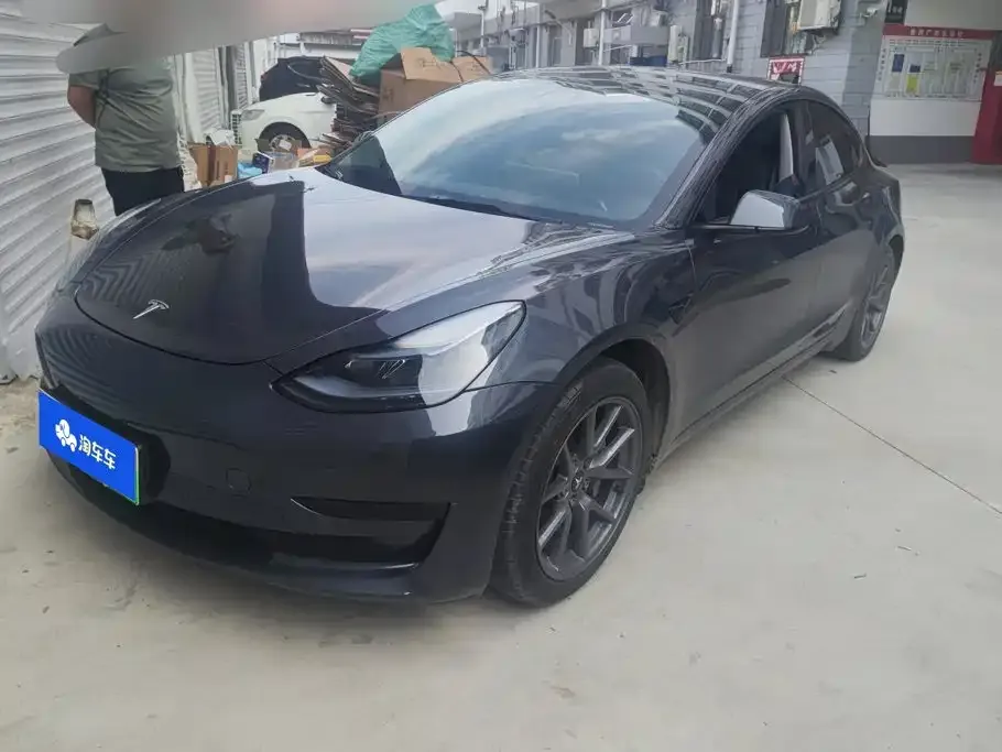 Tesla Model 3 — фото 1
