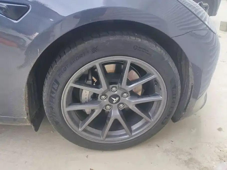 Tesla Model 3 — фото 10