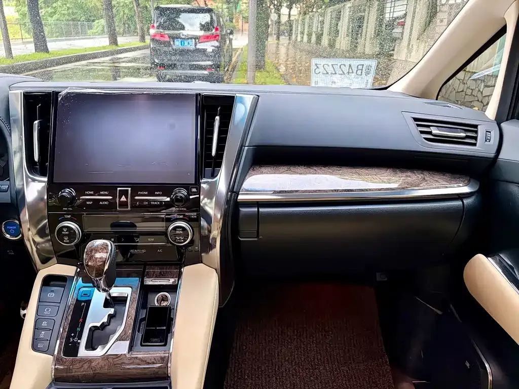 Toyota Vellfire — фото 2